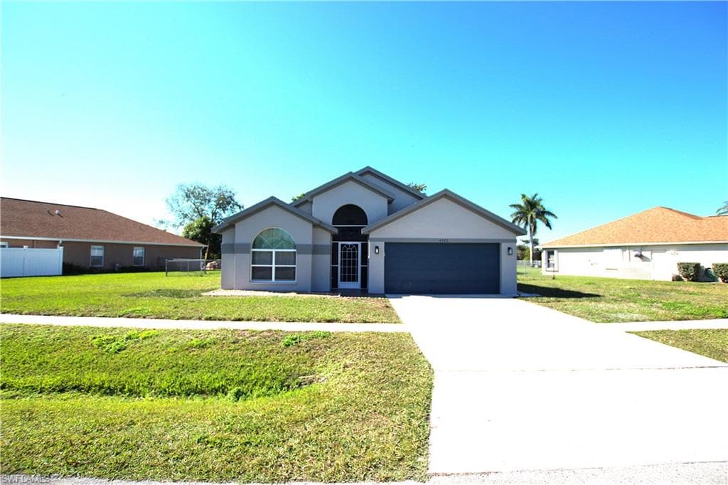 4527 Varsity CIR LEHIGH ACRES, FL 33971