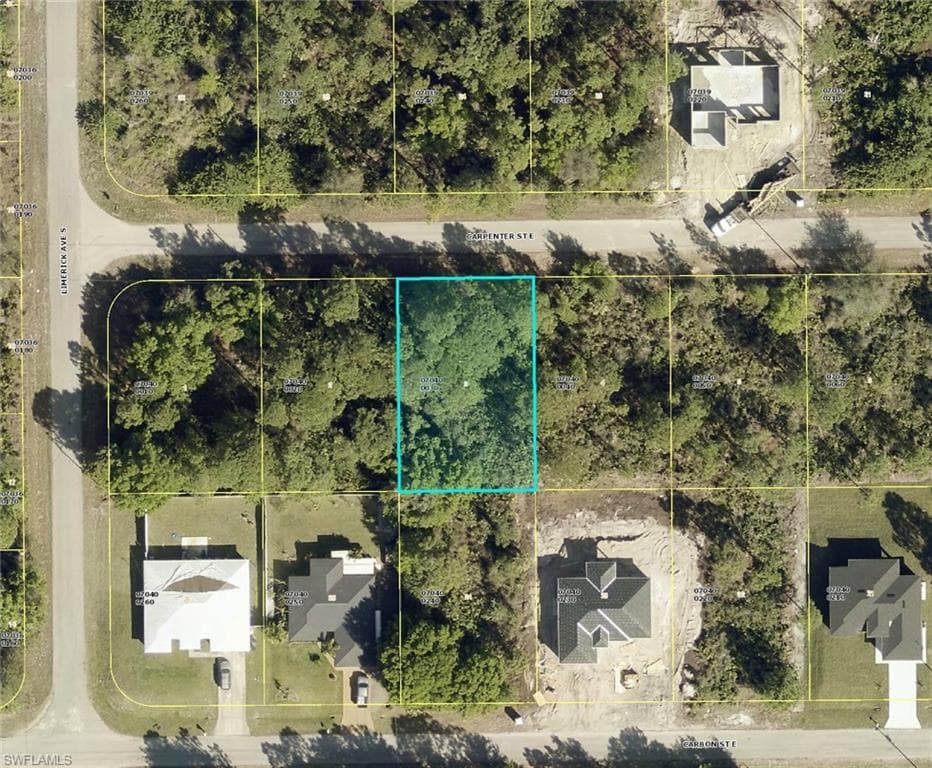 824 Carpenter ST E LEHIGH ACRES, FL 33974