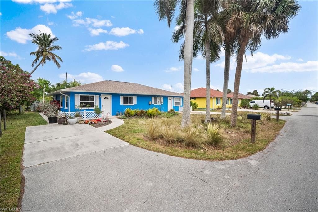 3878 Quails WALK 1-2 BONITA SPRINGS, FL 34134