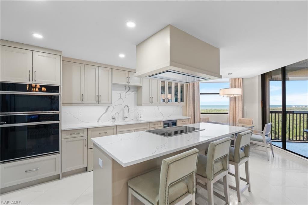 6075 Pelican Bay BLVD 1206 NAPLES, FL 34108