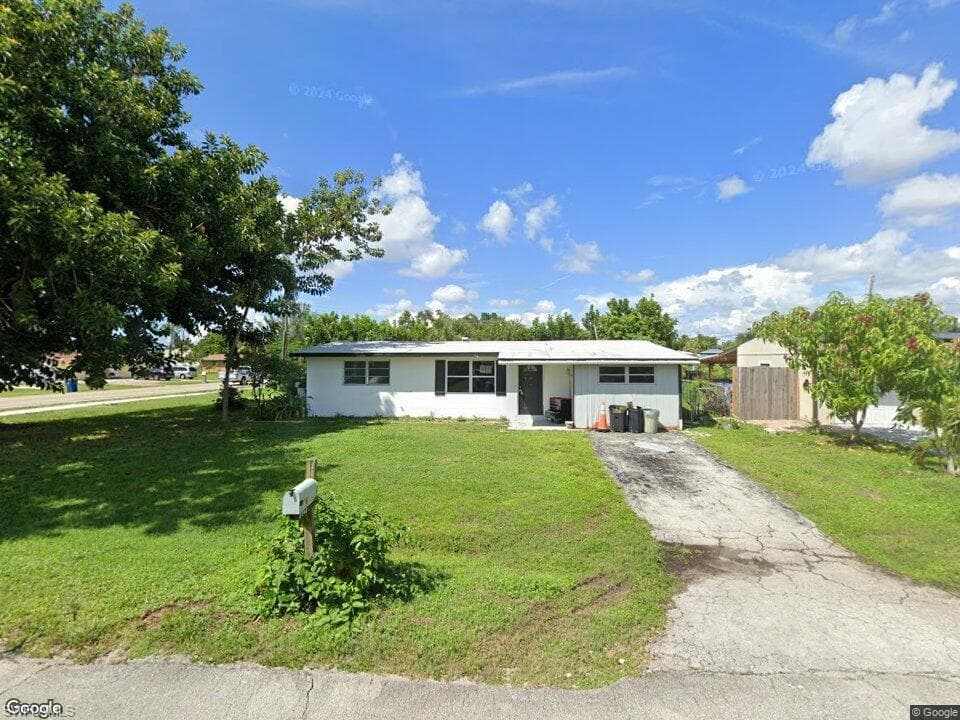 2161 Barry DR FORT MYERS, FL 33907