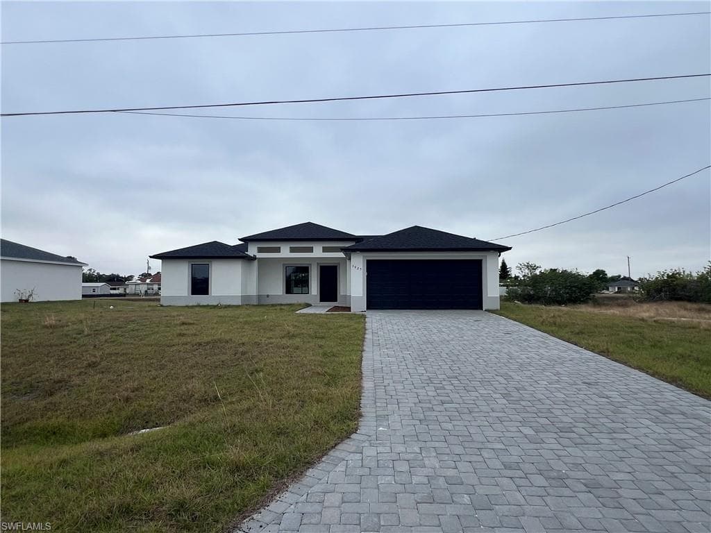 3925 20th ST W LEHIGH ACRES, FL 33971