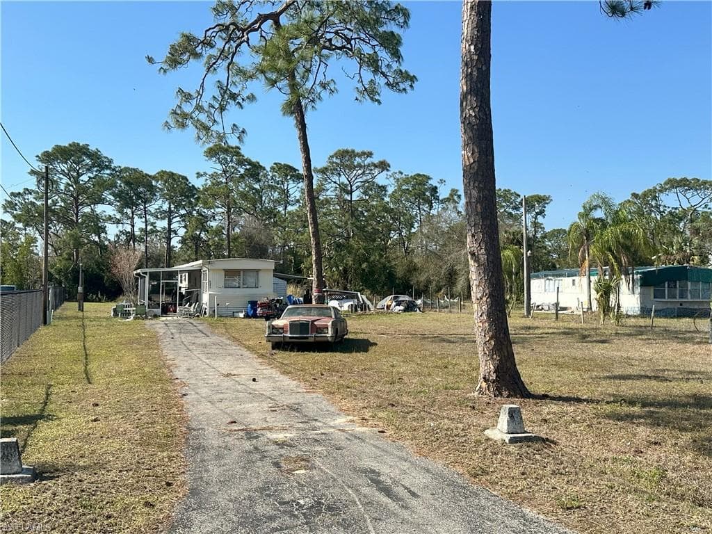 8086 Breeze DR NORTH FORT MYERS, FL 33917