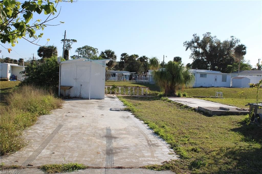 247 Lantern LN NORTH FORT MYERS, FL 33917