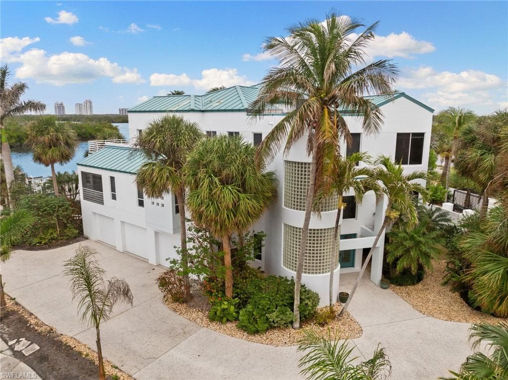 27701 Kings Kew BONITA SPRINGS, FL 34134