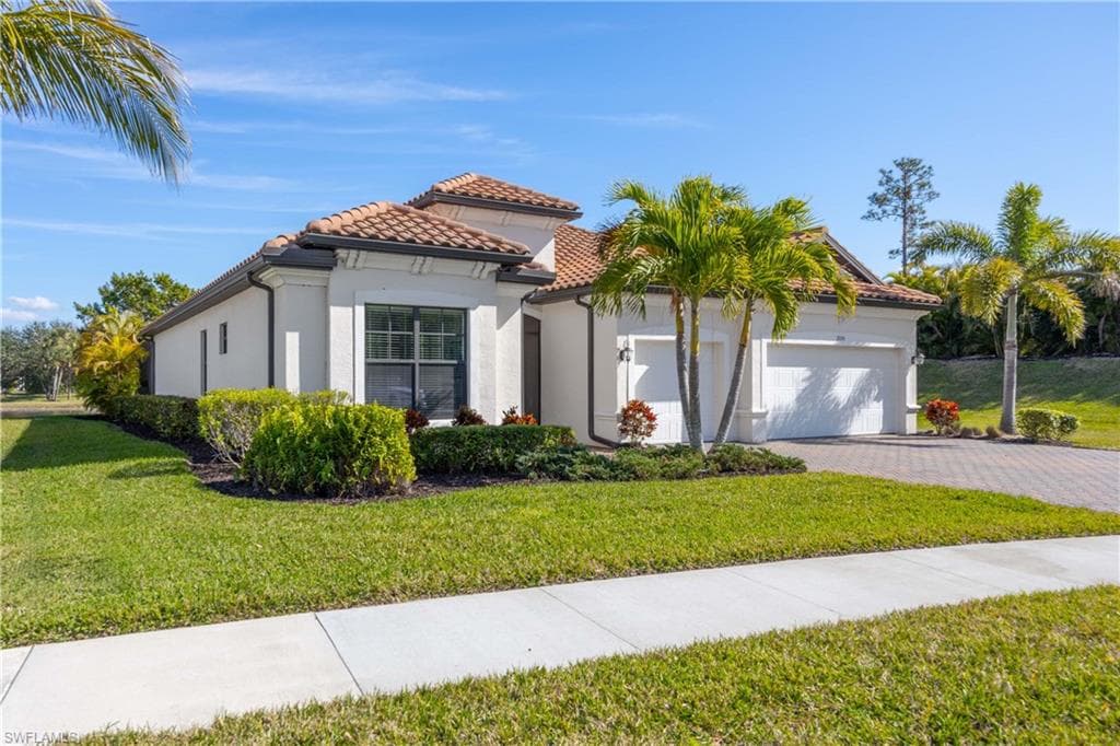 2055 Antigua LN NAPLES, FL 34120