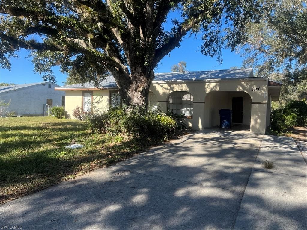 4026 School CIR LABELLE, FL 33935