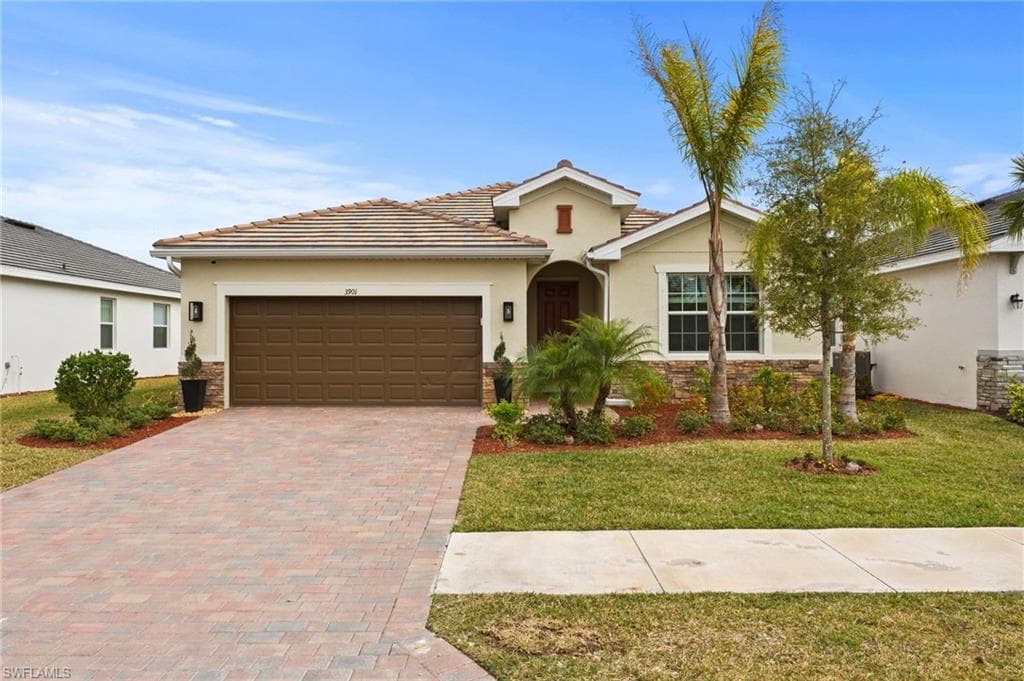 3901 Hampton CIR ALVA, FL 33920
