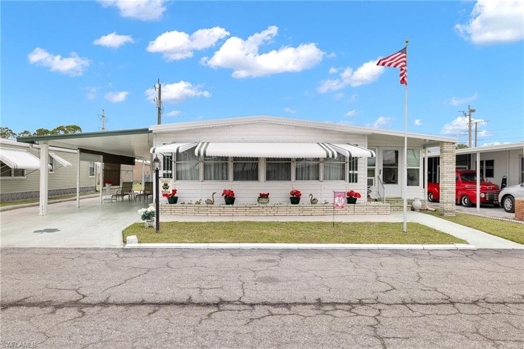 9004 Arbor DR NORTH FORT MYERS, FL 33903