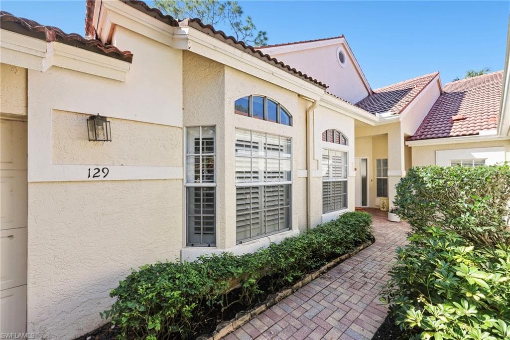 129 Amblewood LN 2-201 NAPLES, FL 34105