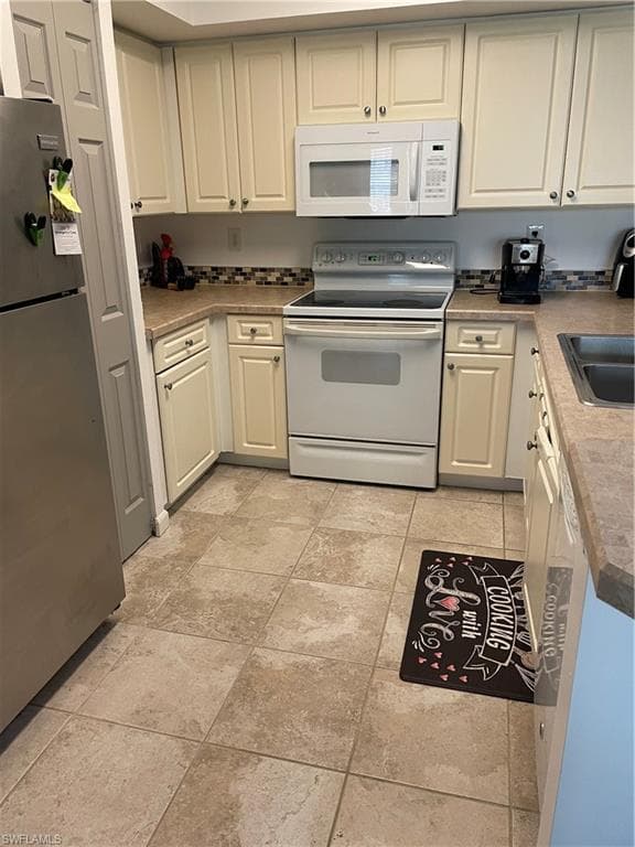 1280 Wildwood Lakes BLVD 306 NAPLES, FL 34104
