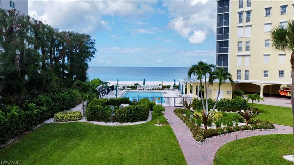 3483 Gulf Shore BLVD N 106 NAPLES, FL 34103