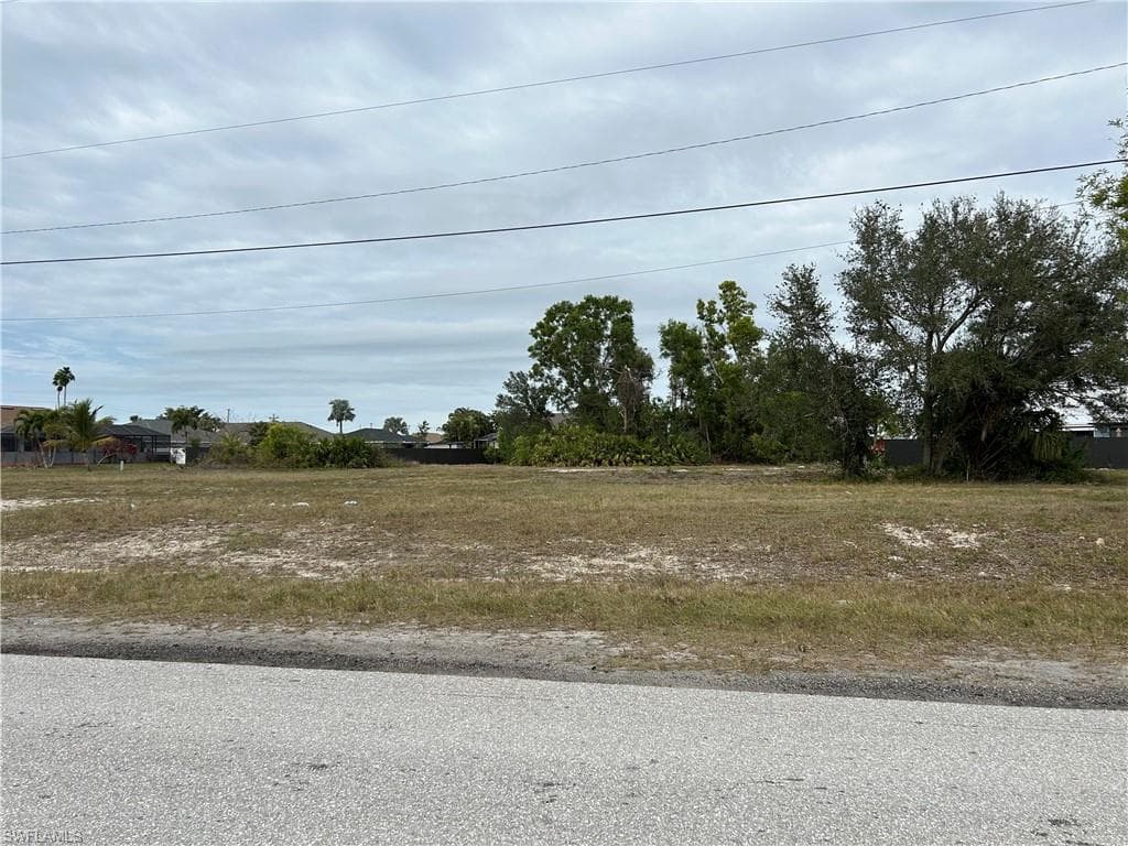1029 SW 4th TER CAPE CORAL, FL 33991