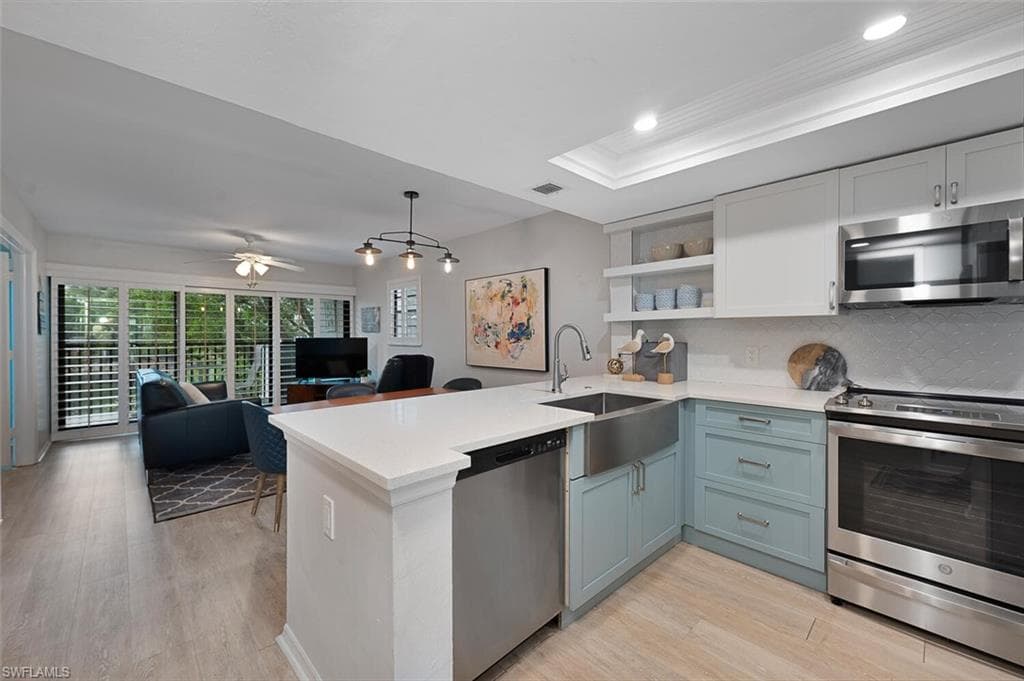 600 Neapolitan WAY 248 NAPLES, FL 34103