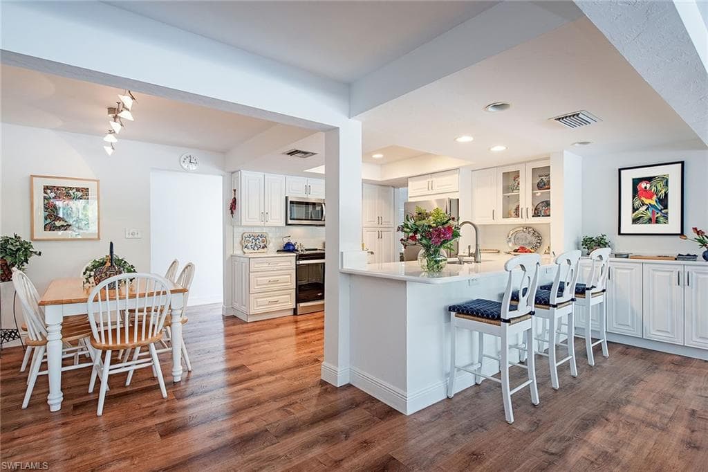 525 Port Side DR NAPLES, FL 34103