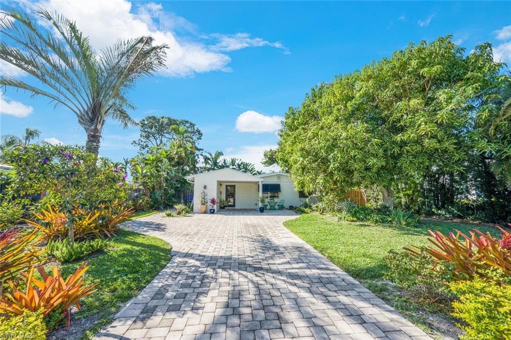 1034 6th LN N NAPLES, FL 34102