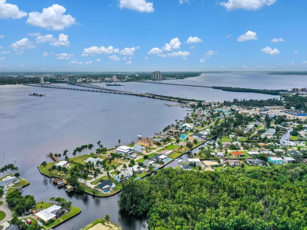 114 E North Shore AVE NORTH FORT MYERS, FL 33917
