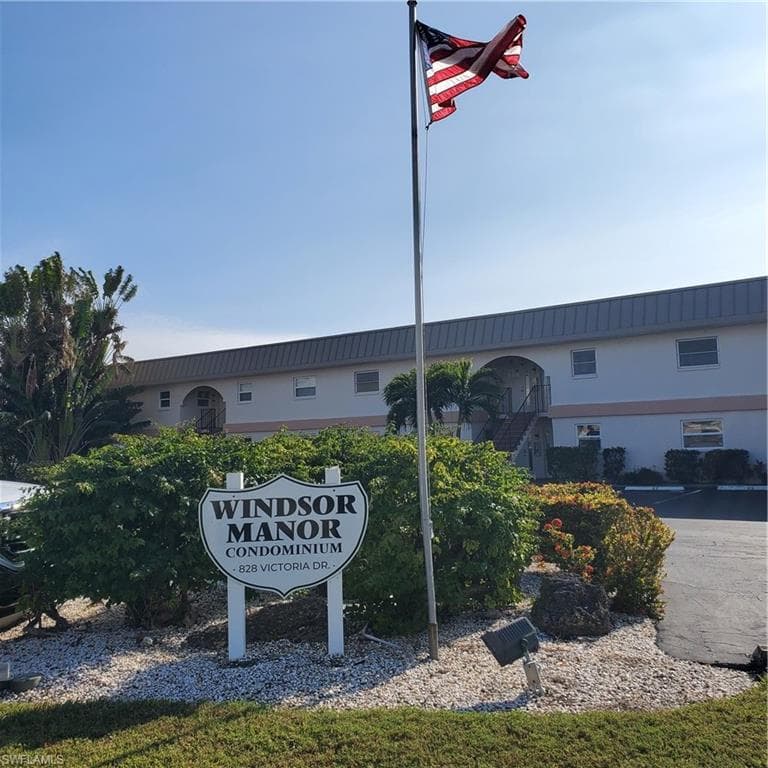 828 Victoria DR B14 CAPE CORAL, FL 33904