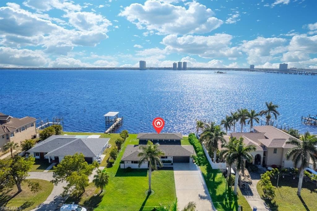 107 E North Shore AVE NORTH FORT MYERS, FL 33917