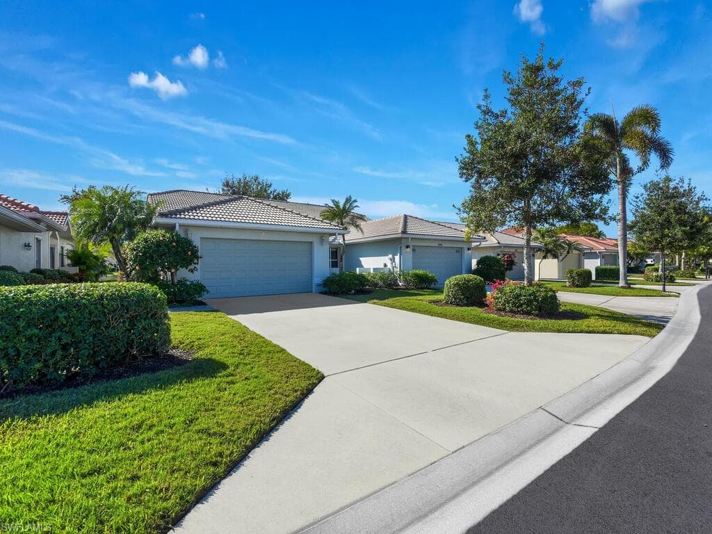 6998 Lone Oak BLVD NAPLES, FL 34109