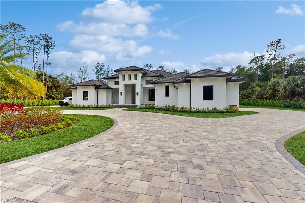 5990 English Oaks LN NAPLES, FL 34119