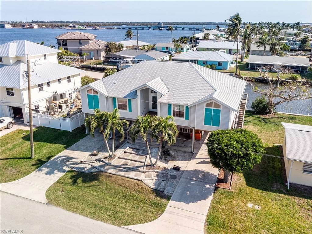 2643 Clyde ST MATLACHA, FL 33993