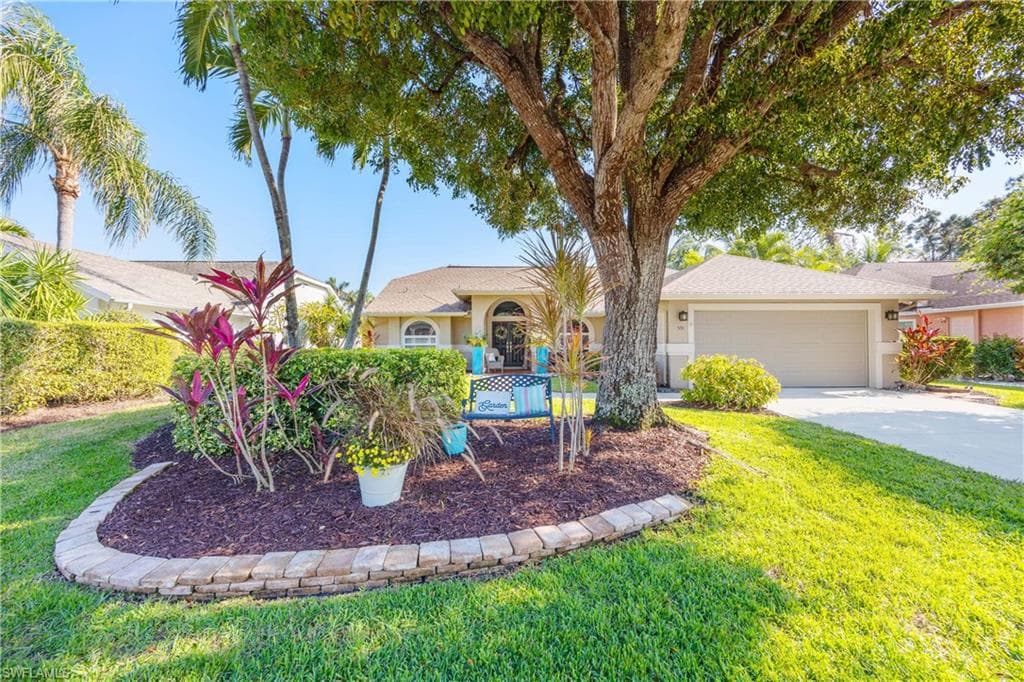 591 Lambton LN NAPLES, FL 34104