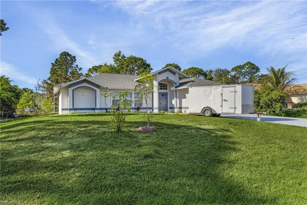 5221 27th ST SW LEHIGH ACRES, FL 33973
