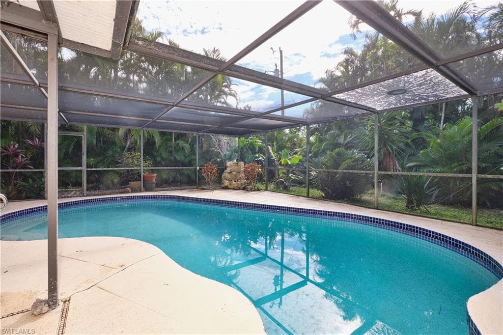 612 SE 2nd ST CAPE CORAL, FL 33990