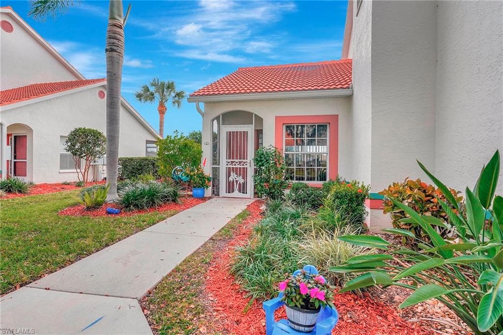 555 Windsor SQ 101 NAPLES, FL 34104