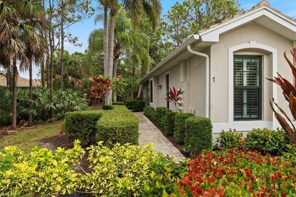 7590 Meadow Lakes DR 3201 NAPLES, FL 34104