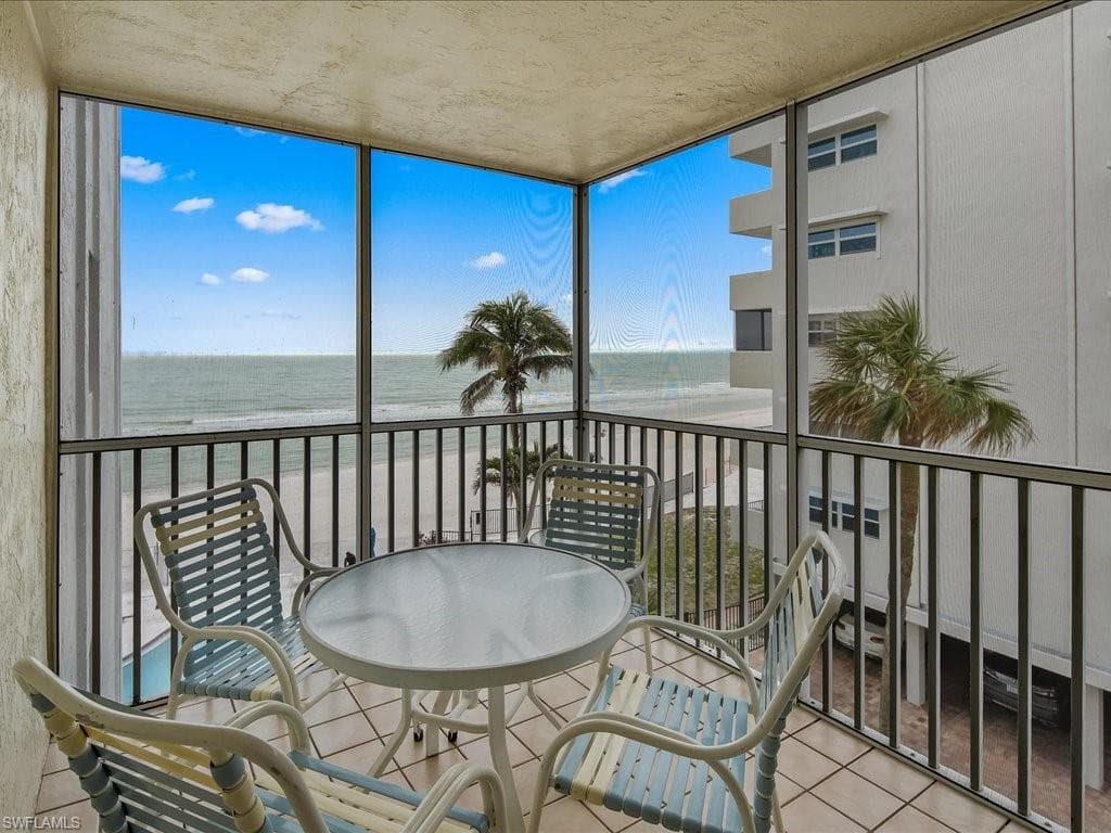 1919 Gulf Shore BLVD N 403 NAPLES, FL 34102