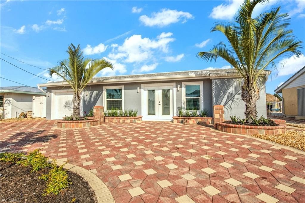 127 Albatross ST FORT MYERS BEACH, FL 33931