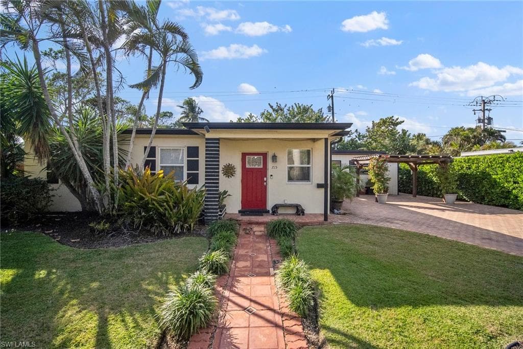 715 10th ST N NAPLES, FL 34105