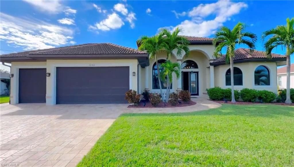 1242 4th CT CAPE CORAL, FL 33991