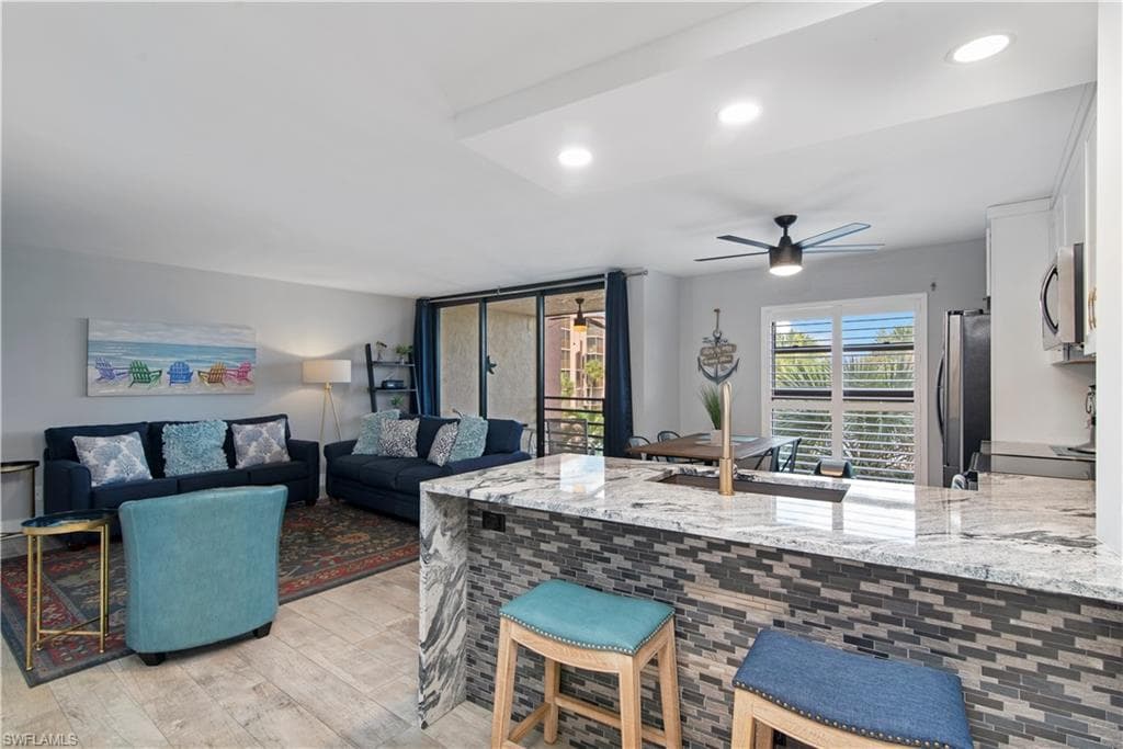 1085 Bald Eagle DR B305 MARCO ISLAND, FL 34145