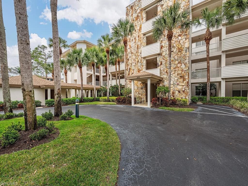 300 Wyndemere WAY C302 NAPLES, FL 34105