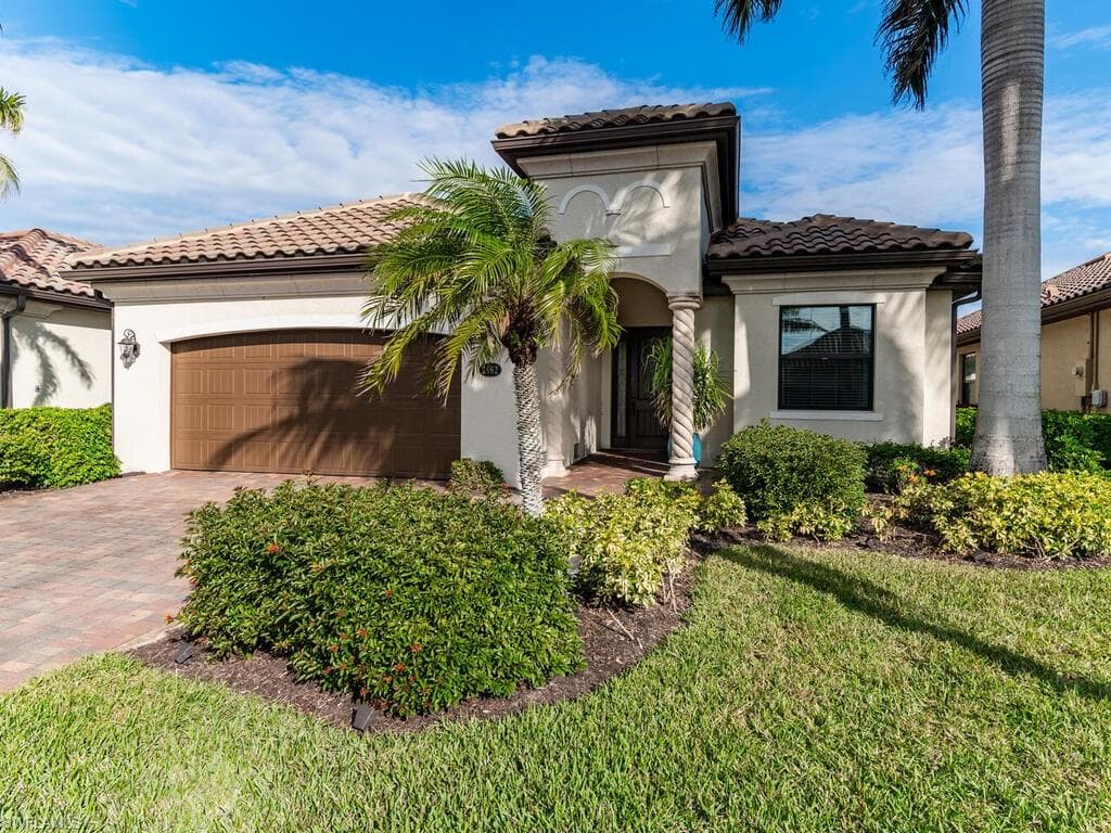 2962 Aviamar CIR NAPLES, FL 34114