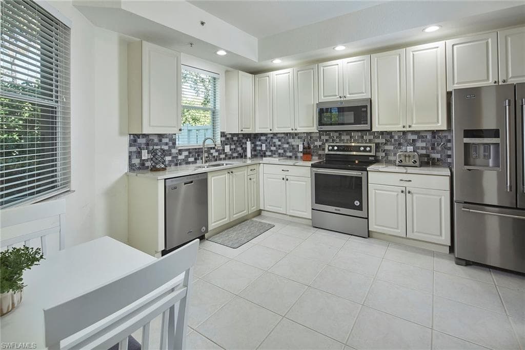 1445 Mariposa CIR 102 NAPLES, FL 34105