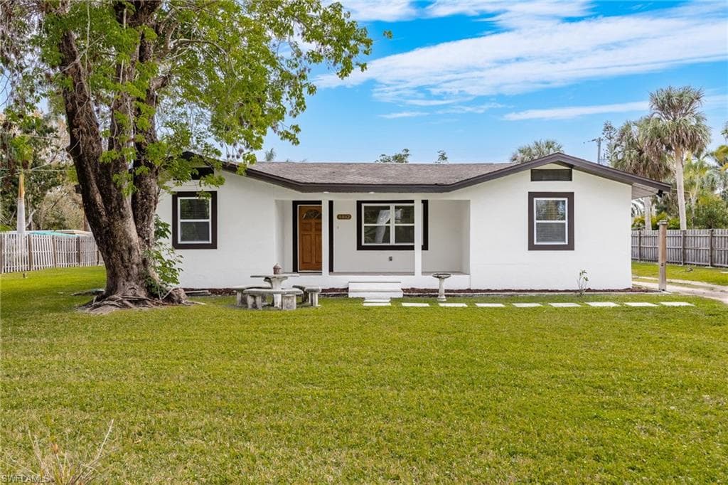 4462 E Riverside DR FORT MYERS, FL 33905