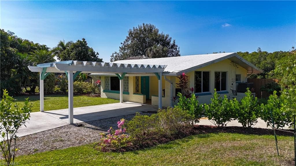 1317 Driftwood DR NORTH FORT MYERS, FL 33903