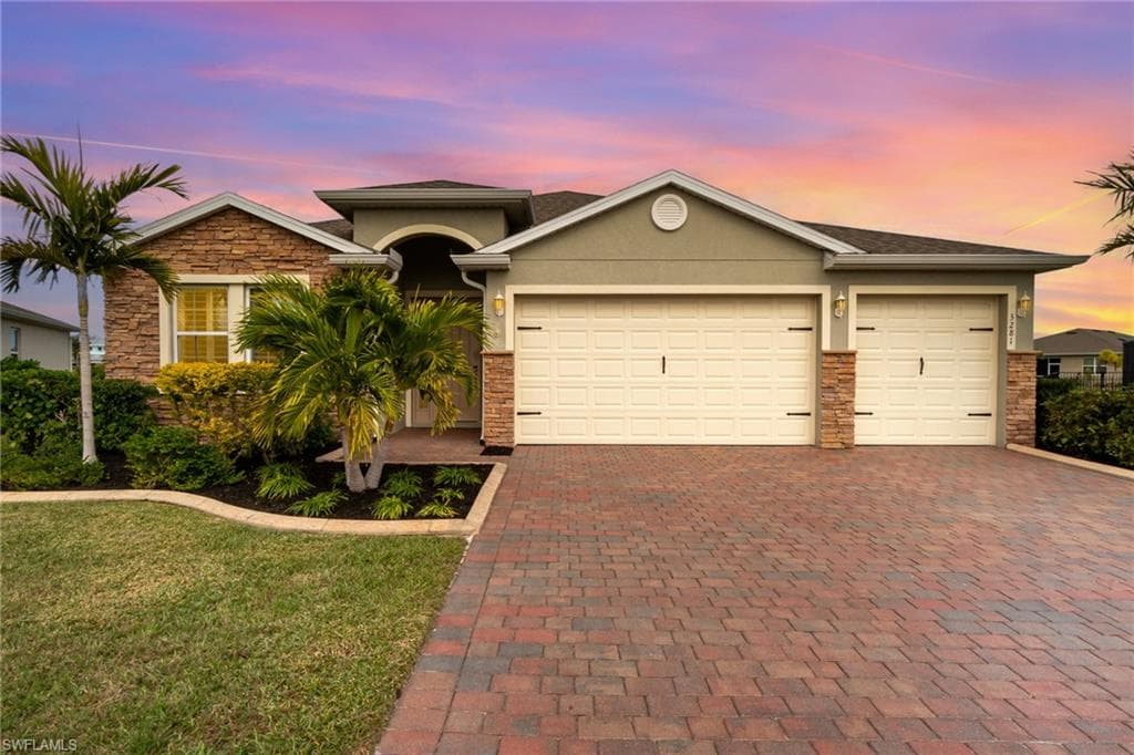 3281 Baravaldo CIR CAPE CORAL, FL 33909
