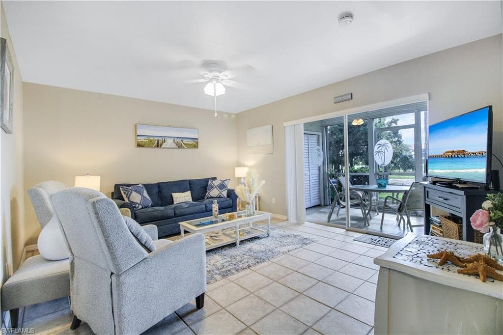 7320 Glenmoor LN 2105 NAPLES, FL 34104