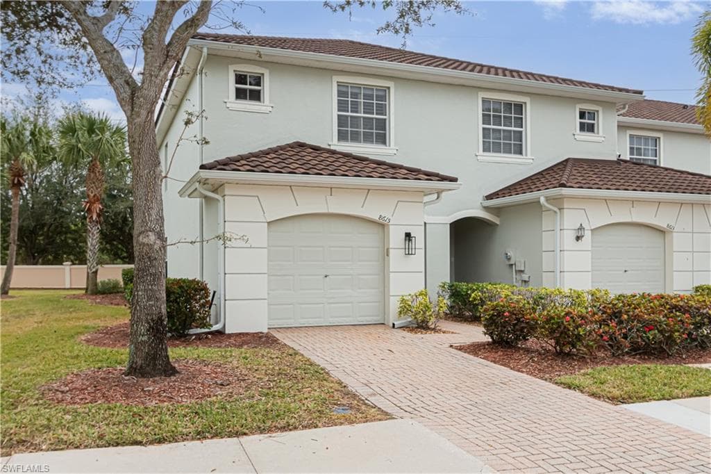 8615 Athena CT LEHIGH ACRES, FL 33971