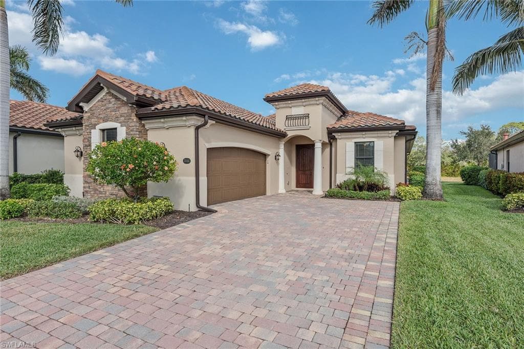 3066 Aviamar CIR NAPLES, FL 34114