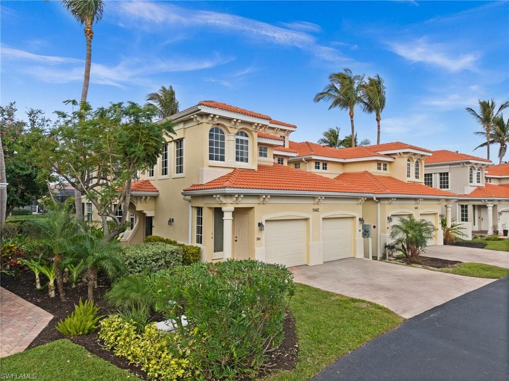 5602 Cape Harbour DR 101 CAPE CORAL, FL 33914