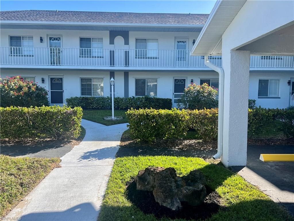 196 Belina DR 3 NAPLES, FL 34104