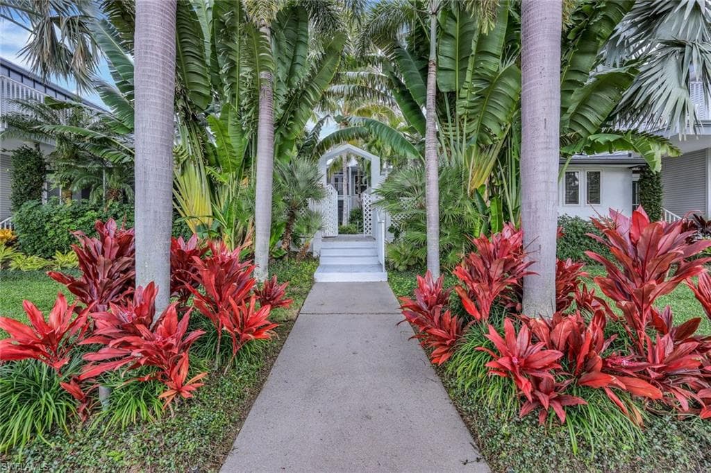 359 2nd ST S NAPLES, FL 34102