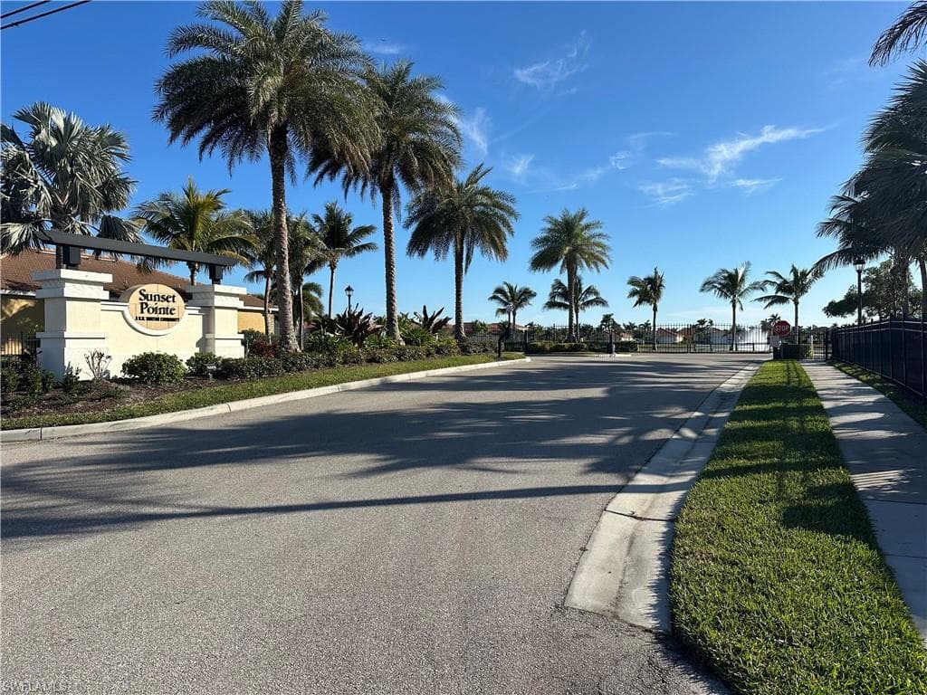 3036 Sunset Pointe CIR CAPE CORAL, FL 33914