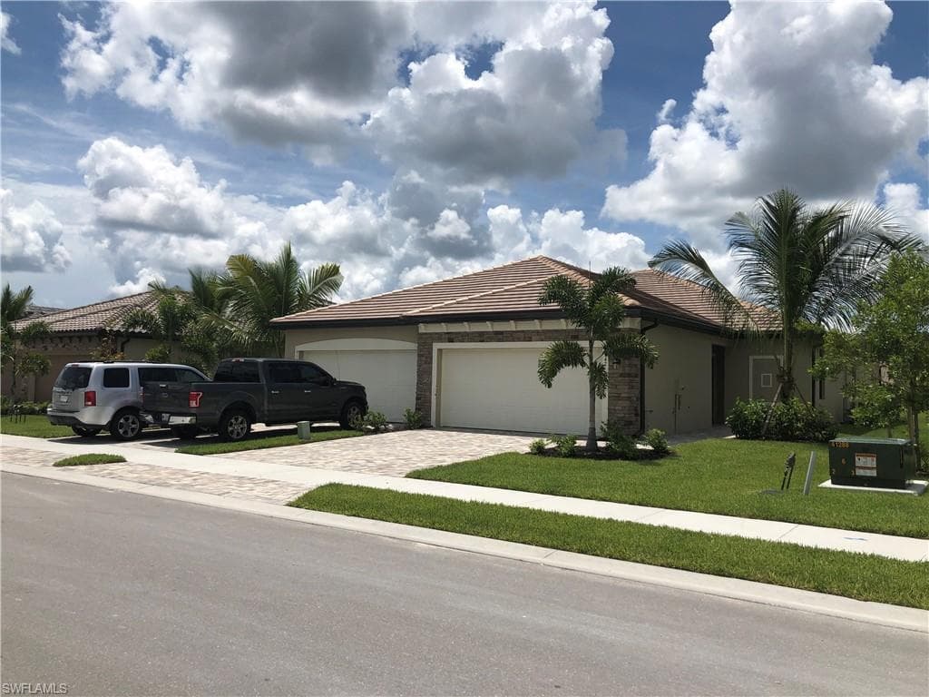 9147 Woodhurst DR NAPLES, FL 34120
